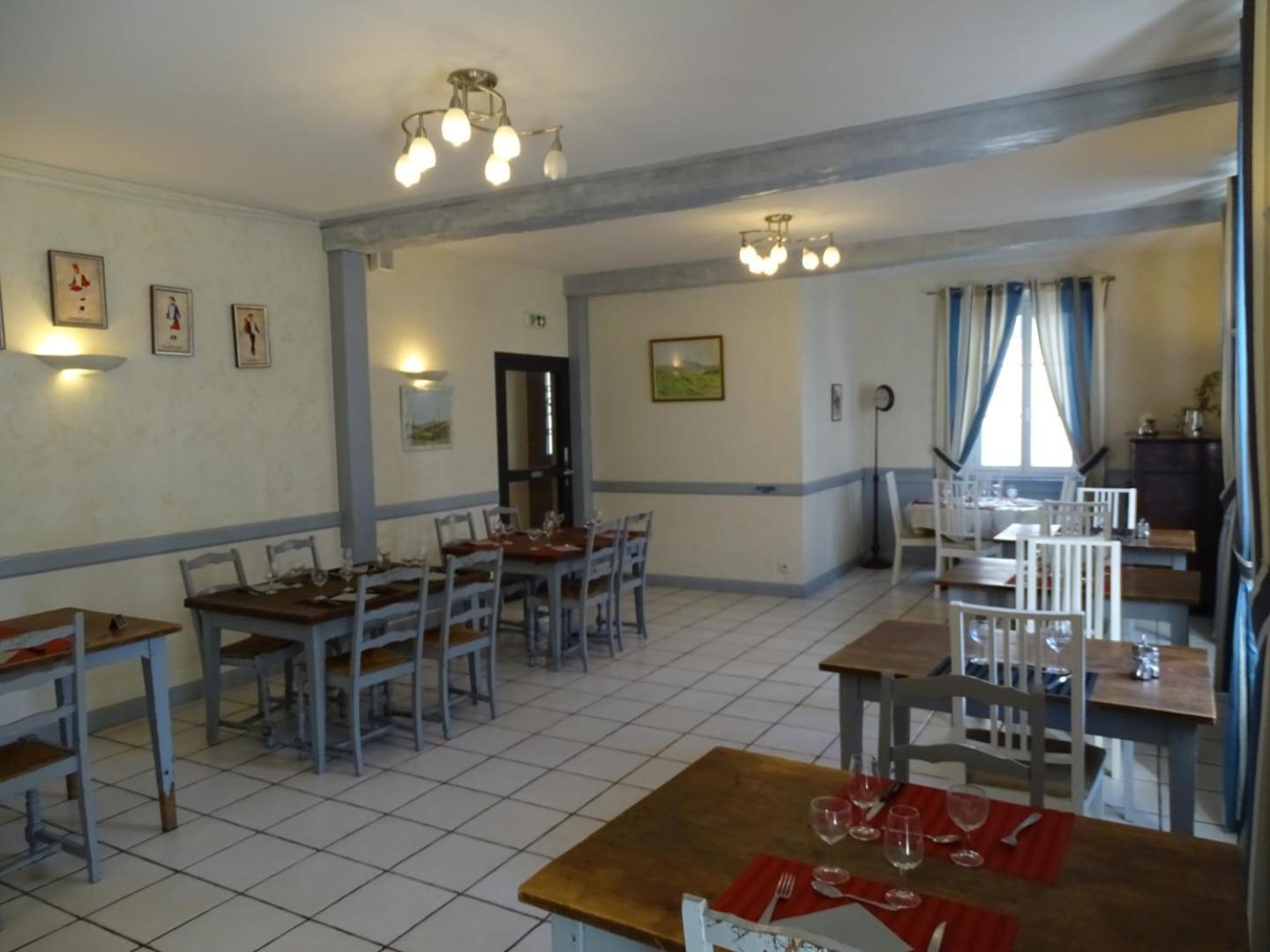 Hotel De La Poste Tardets-Sorholus ภายนอก รูปภาพ