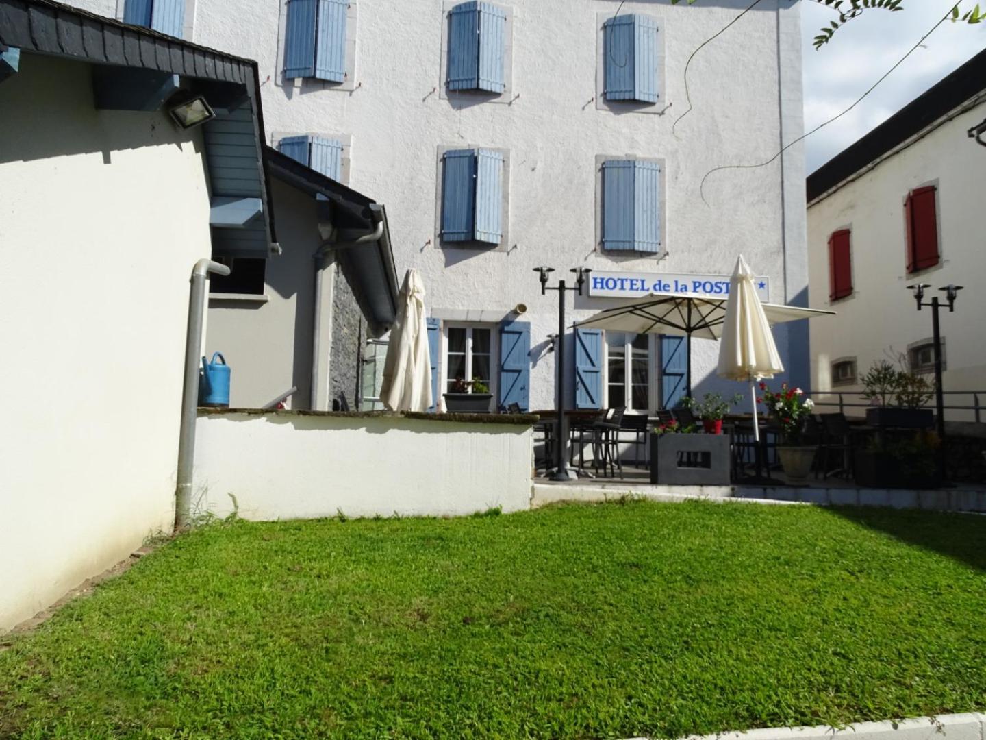 Hotel De La Poste Tardets-Sorholus ภายนอก รูปภาพ