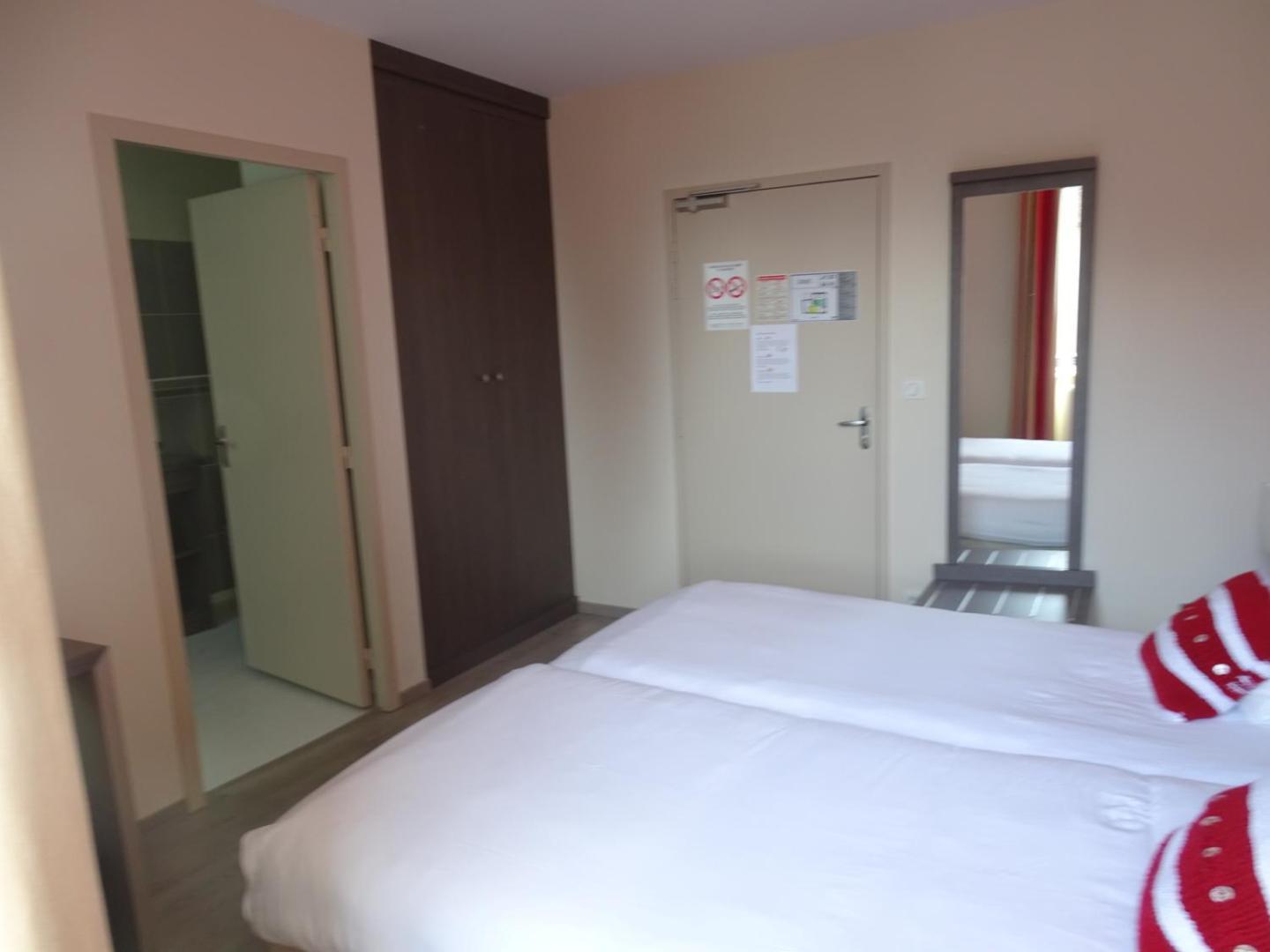 Hotel De La Poste Tardets-Sorholus ภายนอก รูปภาพ